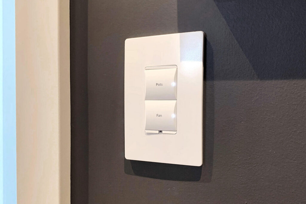 A labeled smart switch for pots and a fan